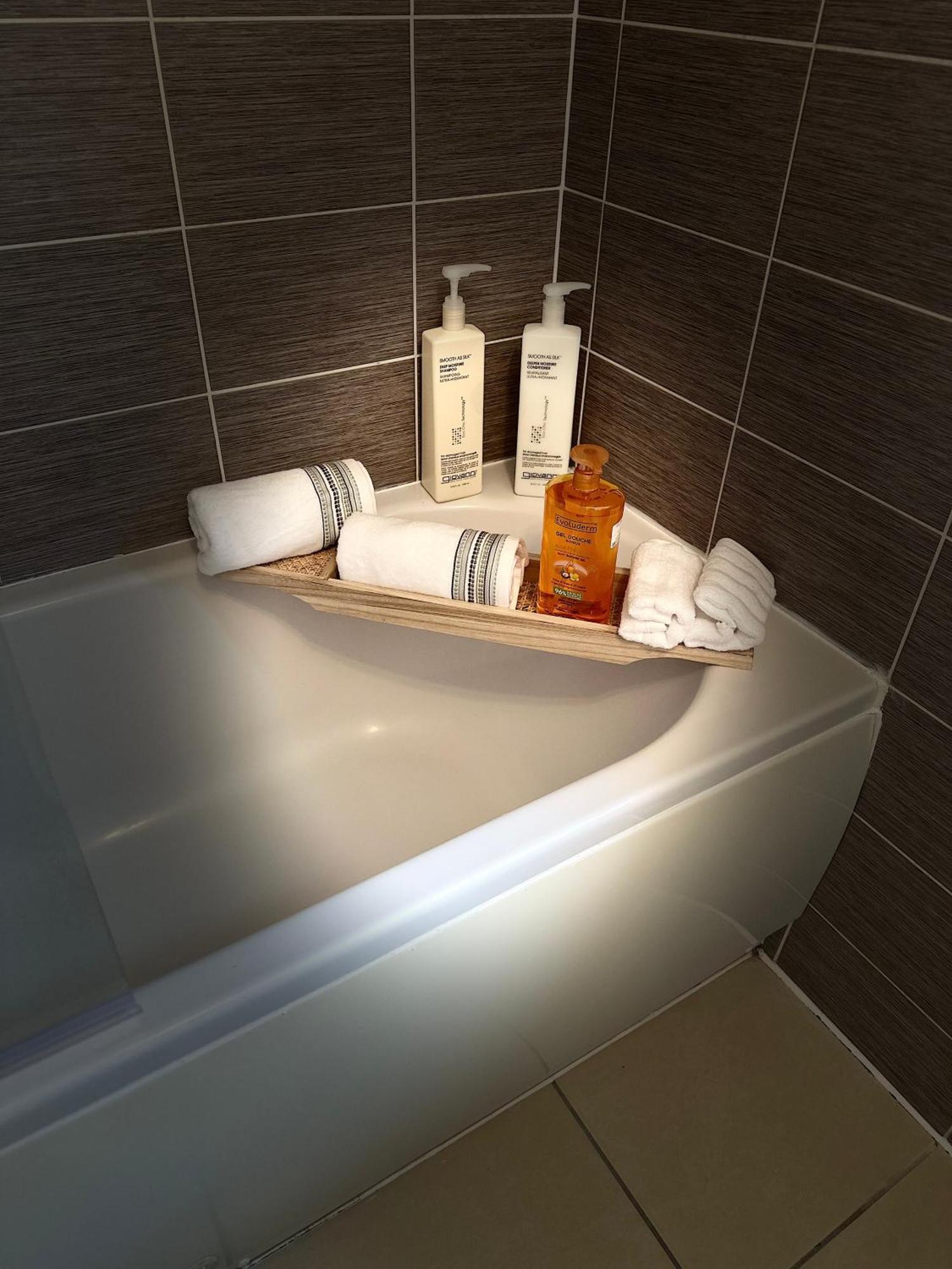 Aroma Cambridge Apartment Girton  ภายนอก รูปภาพ