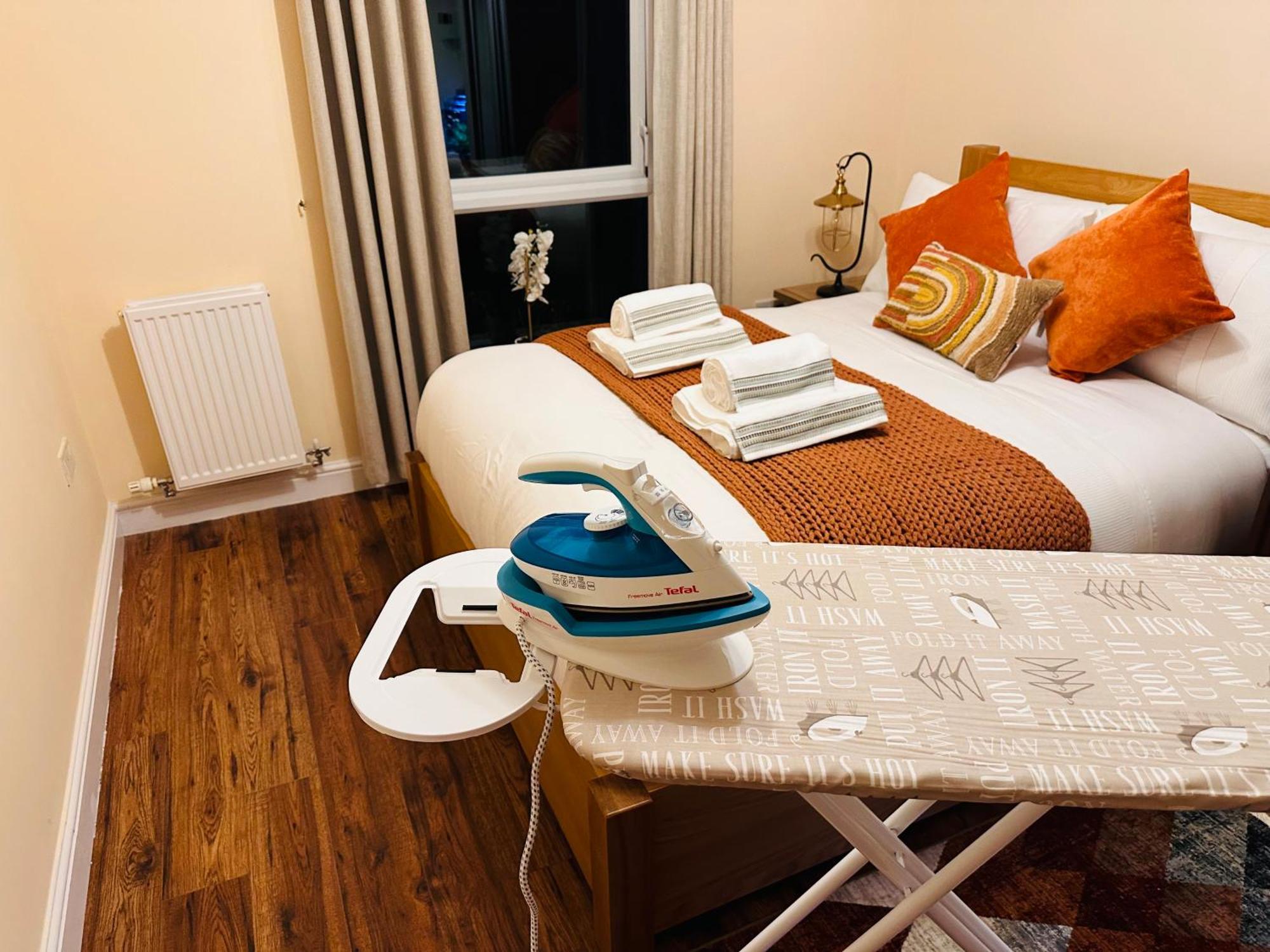 Aroma Cambridge Apartment Girton  ภายนอก รูปภาพ
