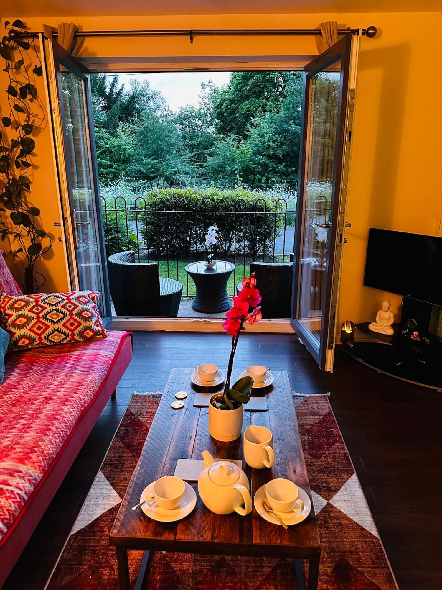 Aroma Cambridge Apartment Girton  ภายนอก รูปภาพ
